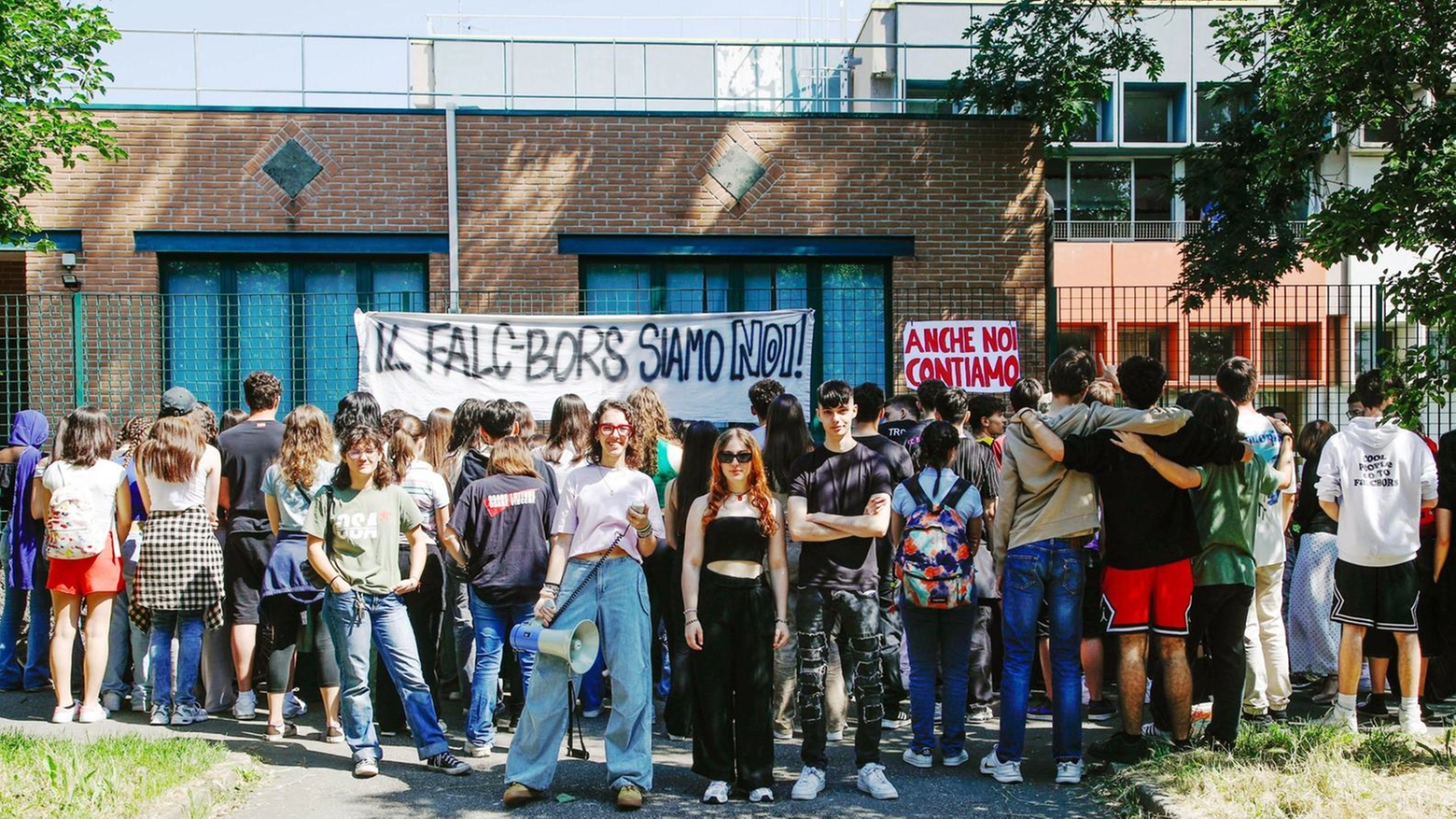 Problemi strutturali e progetti tagliati. Protestano gli studenti del Falcone