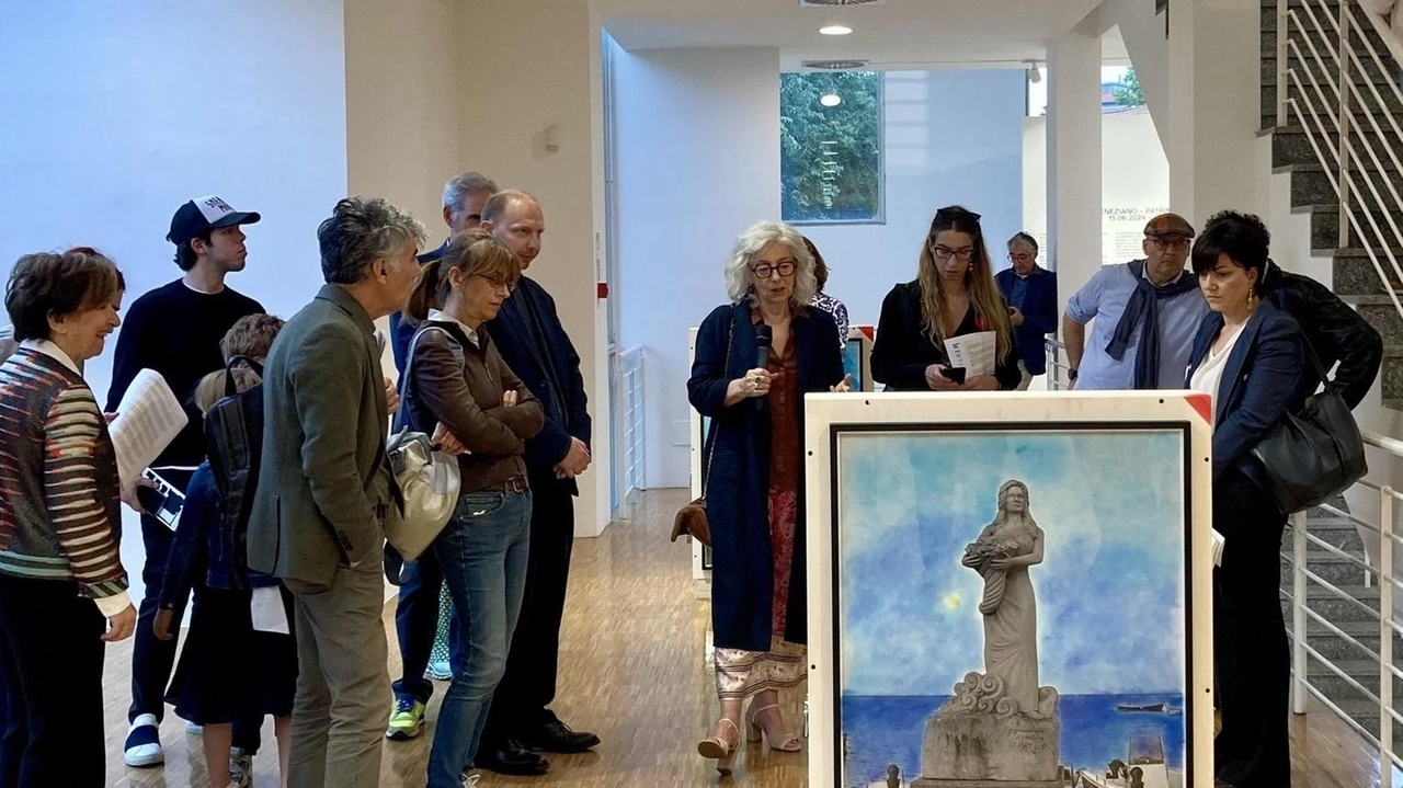 La mostra raccoglie scatti di monumenti statue e architetture che hanno provocato polemiche Sarà visitabile fino al 6 ottobre