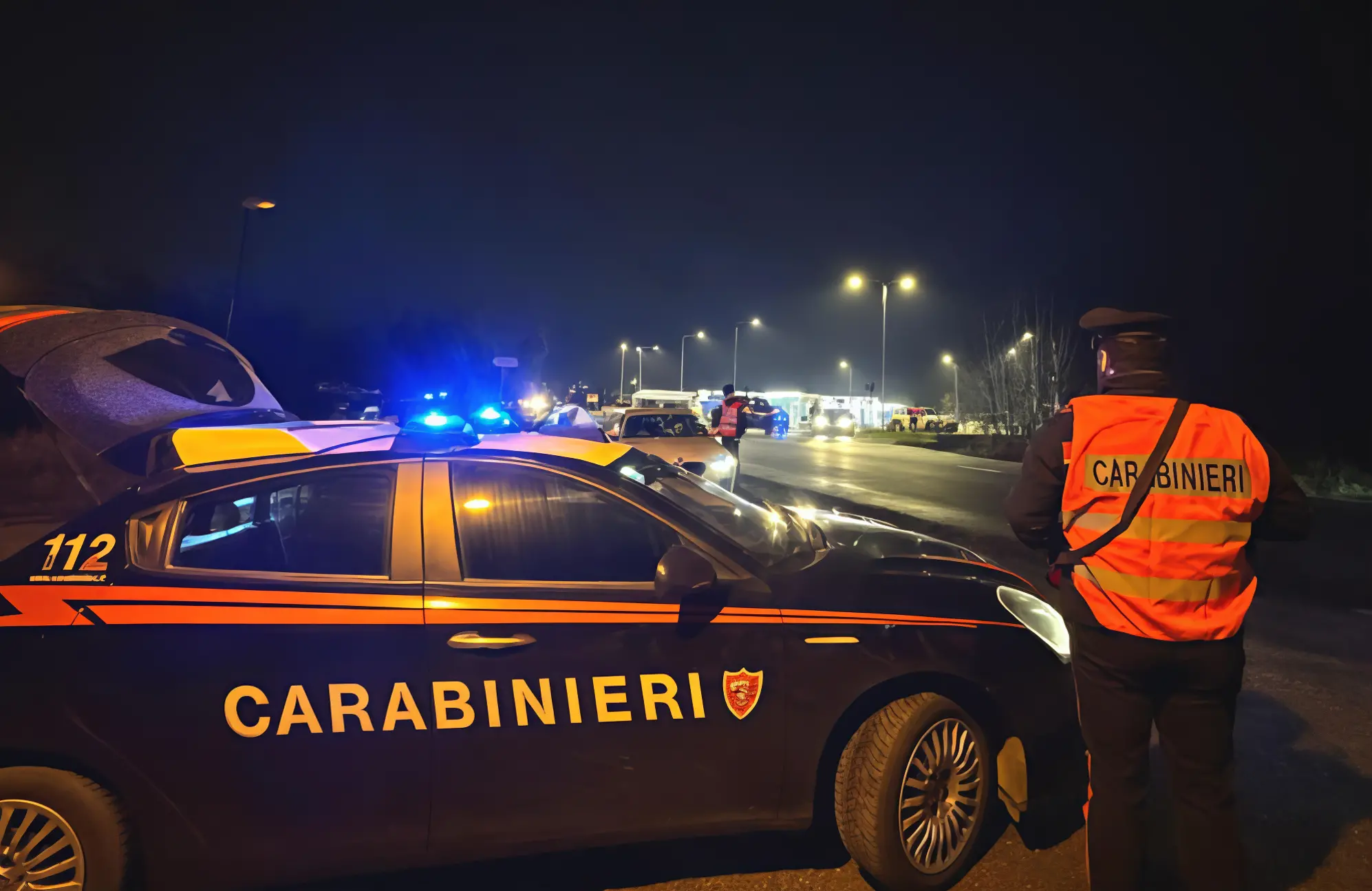 I controlli dei carabinieri con il laboratorio forense al seguito: a Milano sedici denunce e un arresto