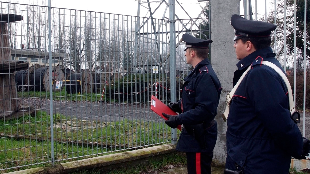 Un controllo dei carabinieri al sito di stoccaggio Stogit di Ripalta Cremasca