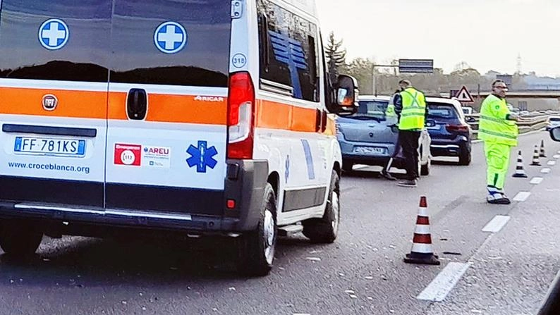 Il tamponamento a catena con il ventottenne di Muggiò rimasto gravemente ferito ieri fa seguito all’incidente mortale avvenuto martedì sempre sulla Superstrada 36, ma a Mandello del Lario, costato la vita a un camionista