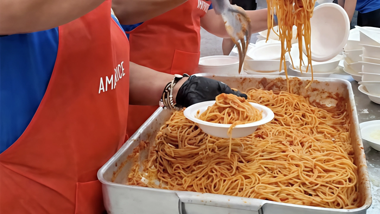 Amatriciana per tutti in piazza del Mercato. Oggi, alle 12.30, a Sulbiate cucinano gli ospiti di Amatrice: lo sfizioso...