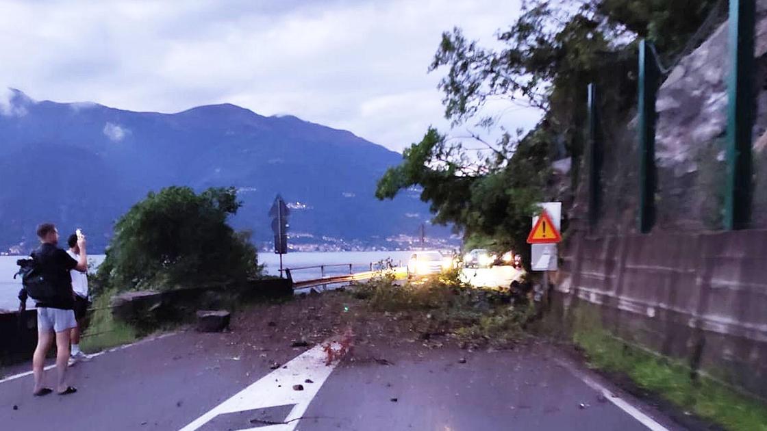 Provinciale chiusa per frana. Rimozione dei detriti al via. I tempi rimangono incerti