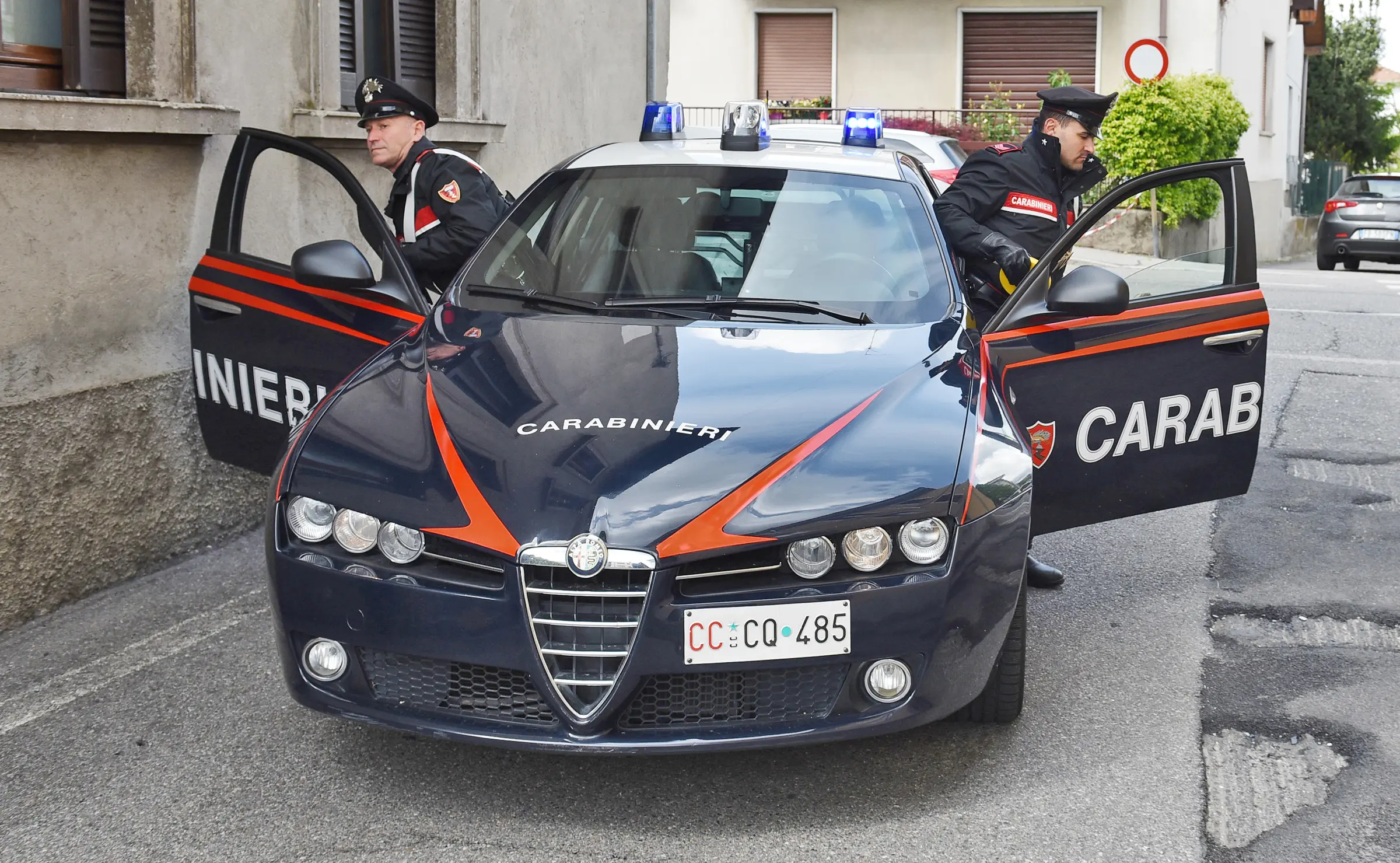 La truffa viaggia con il Qr code: finti broker assicurativi incastrati dai carabinieri