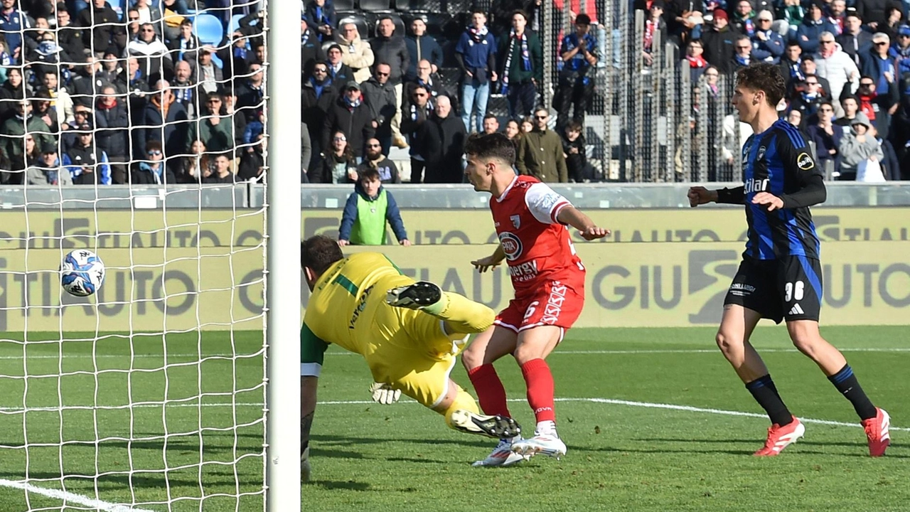 I toscani calano il tris, ottava partita senza vittoria per i biancorossi. Gli uomini di Possanzini non staccano la Salernitana al penultimo posto.