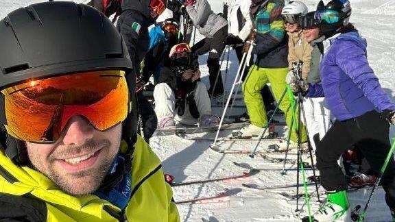 Dai banchi al Tonale. L’ultima lezione dell’anno con gli sci e le ciaspole