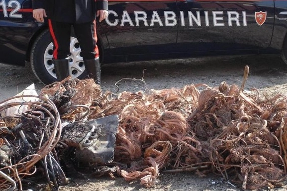 Matasse di rame recuperate dai carabinieri (foto d’archivio)