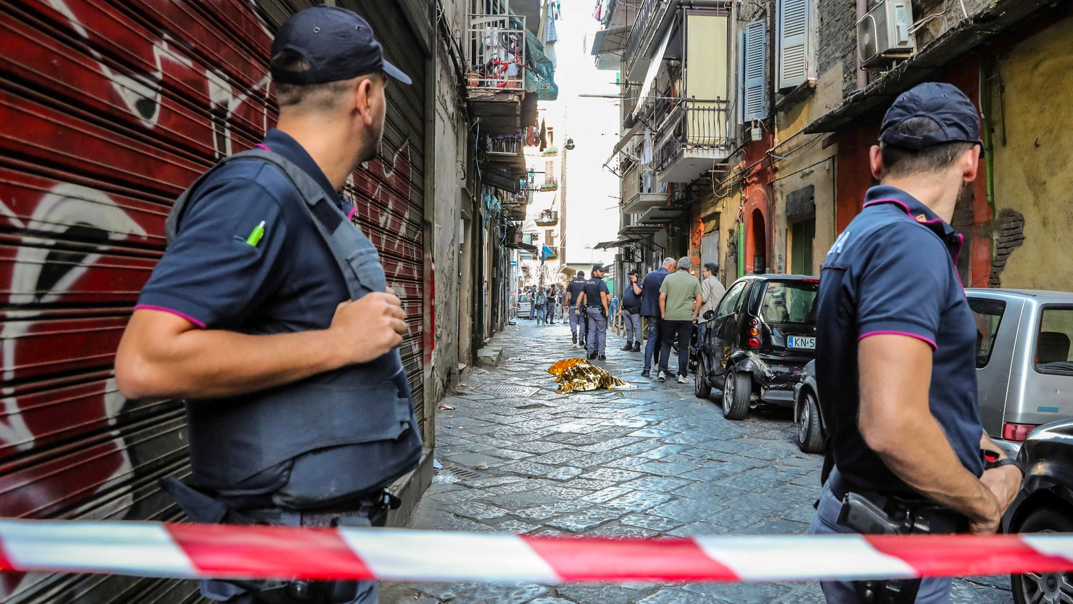 ++ Giovane in strada ucciso a Napoli ++