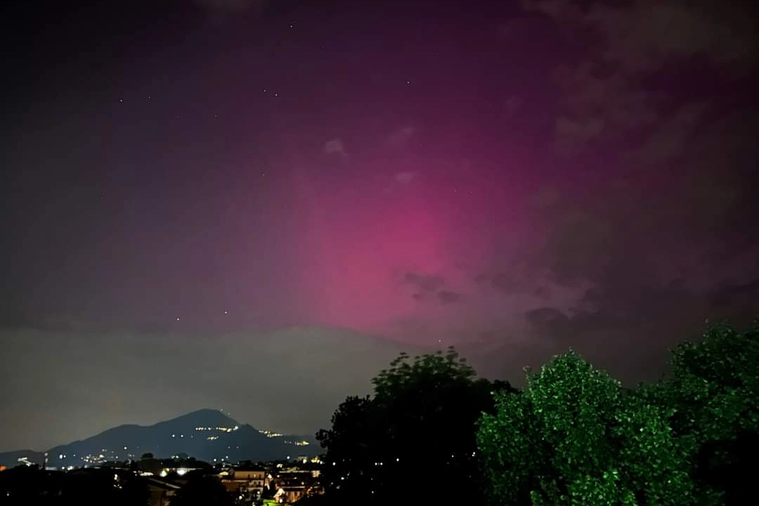 L'aurora boreale vista da Ponteranica, Bergamo (dal profilo X di Zia Giò)