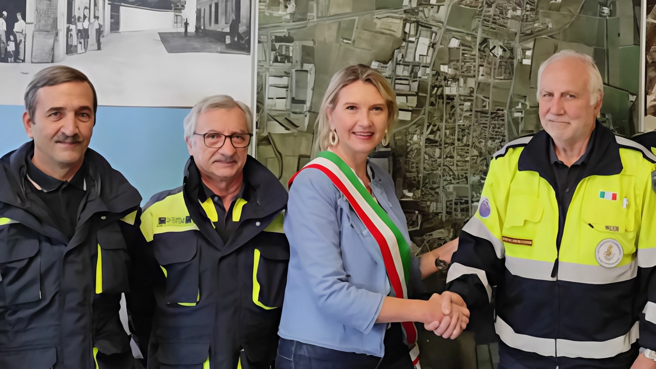 Cambio alla Protezione Civile di Pioltello: Claudio Dotti lascia la guida dopo 10 anni, subentra Michele Paganelli. Continuità e impegno confermati.