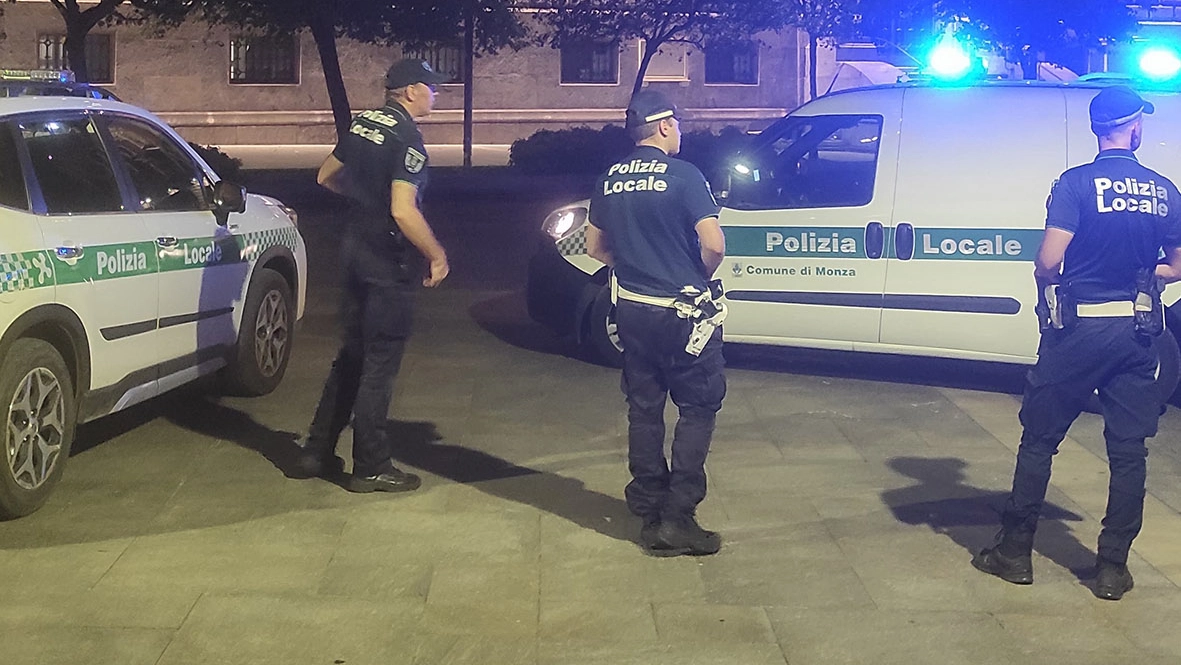 Controlli della polizia locale per le strade di Monza