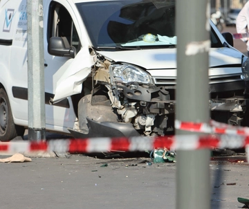 Rider travolto e ucciso da un’auto a Milano: è la 27esima vittima da gennaio