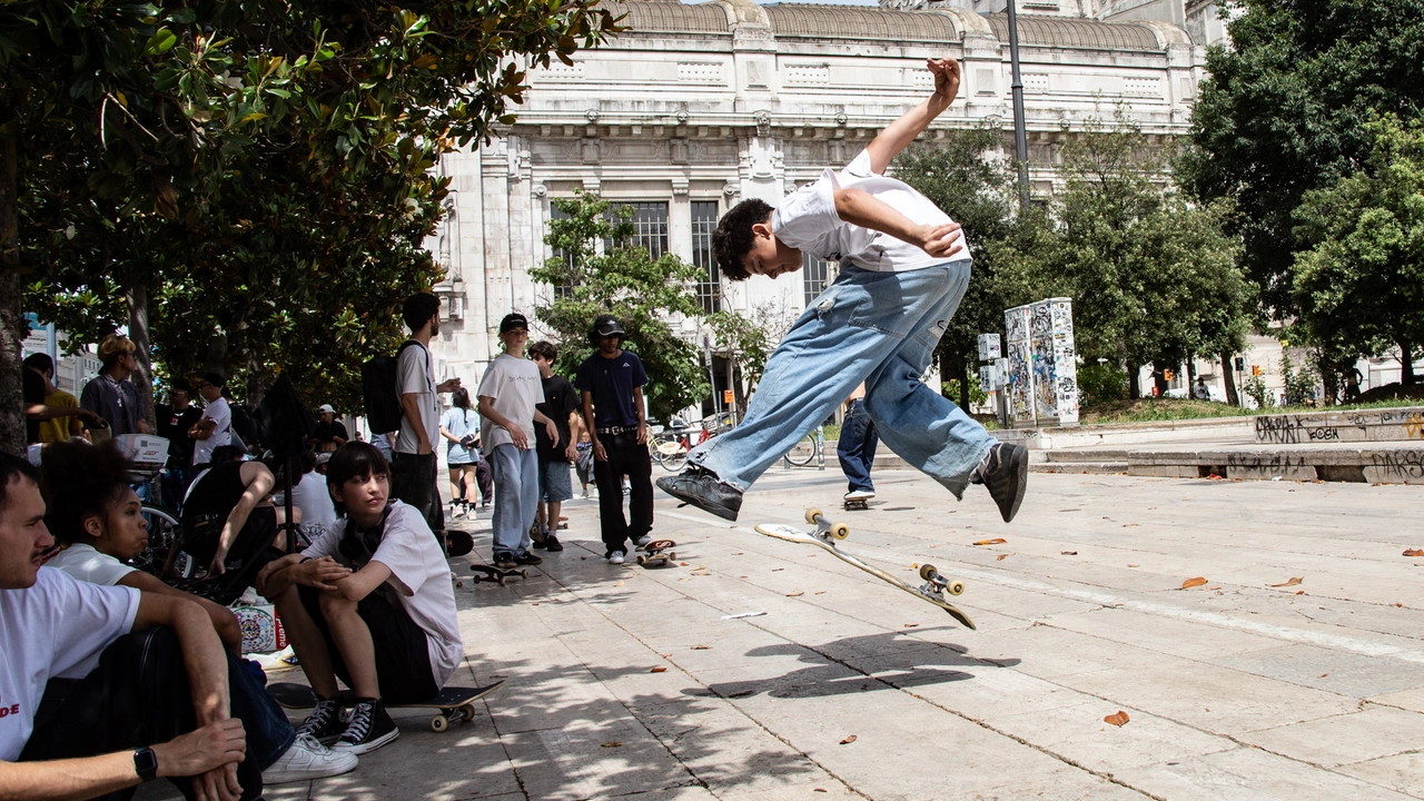 Skaters in piazza Duca d'Aosta (Foto Davide Canella)