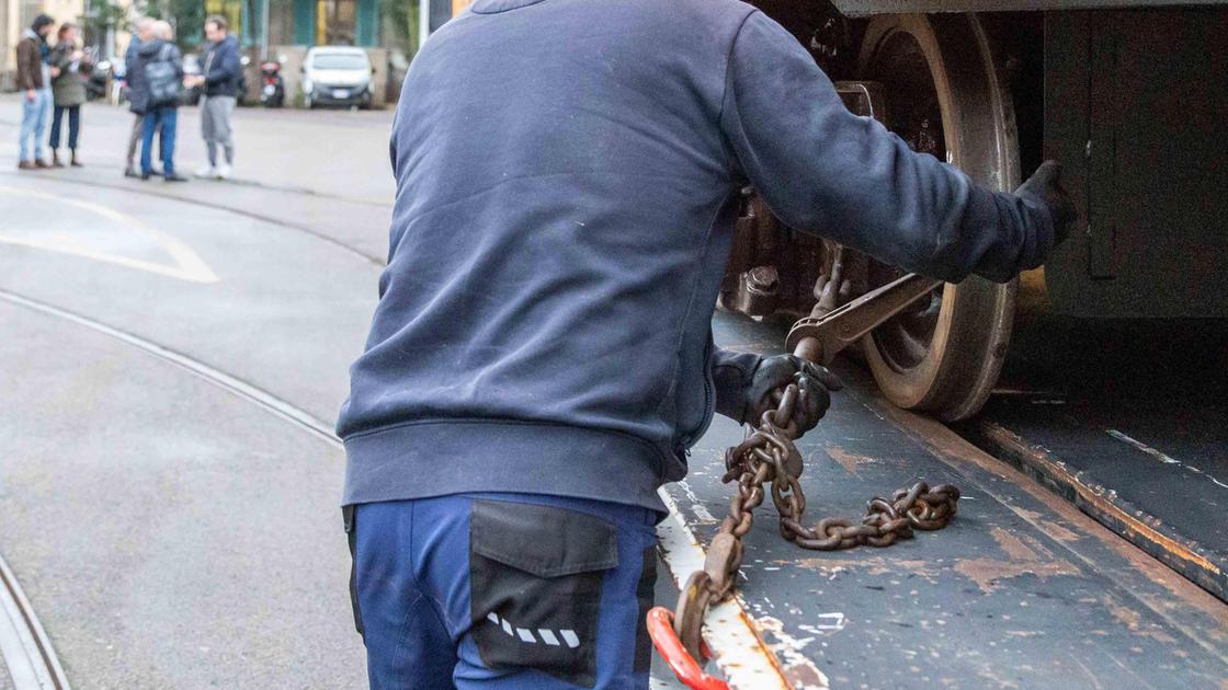 Binari da sostituire in piazza Oberdan. Modifiche ai tram 9 e 19 da metà gennaio