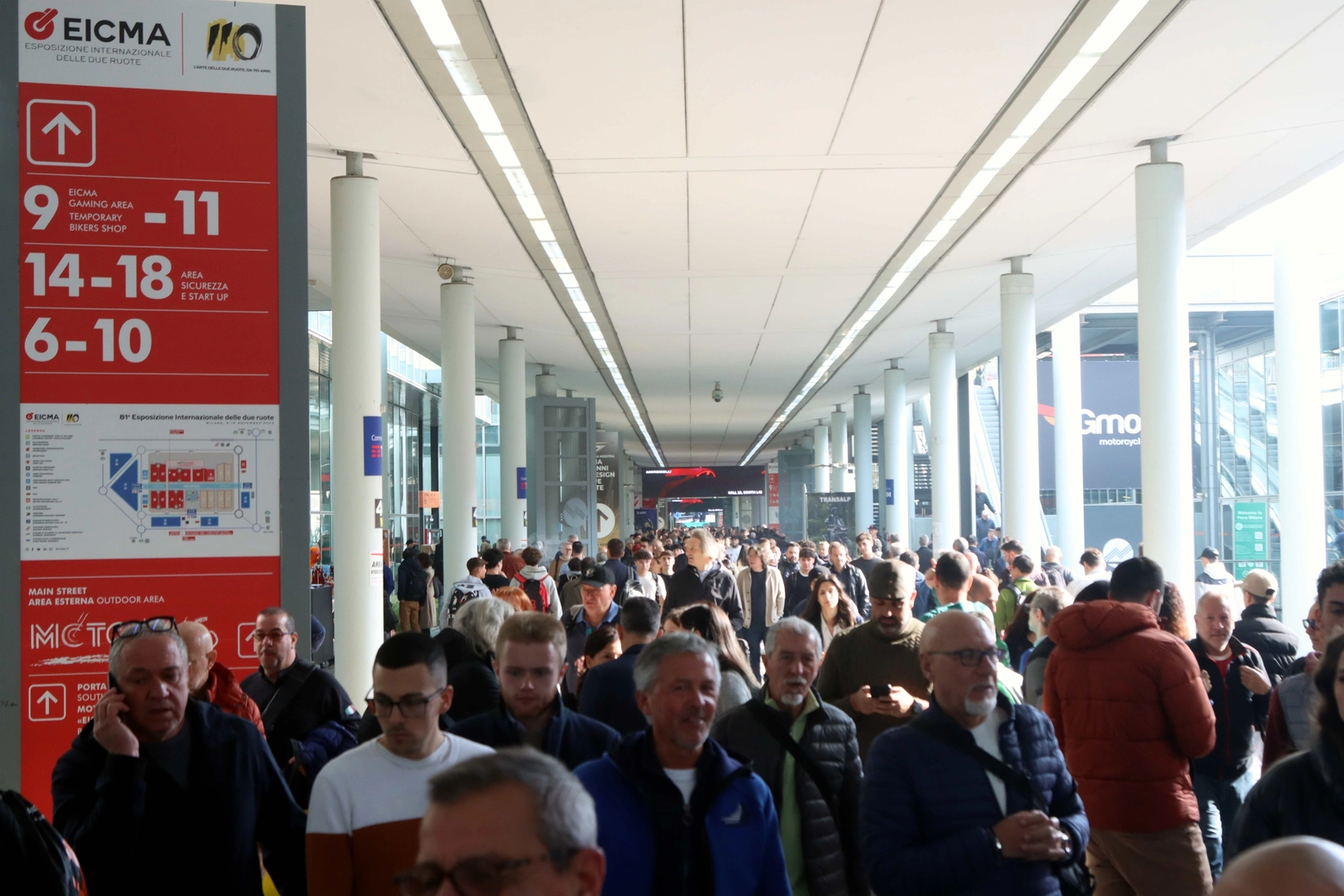 Assalto di appassionati al polo di Fiera Milano per l'edizione 2024 di Eicma