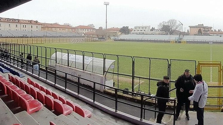 Il manto erboso dello stadio Mari è in pessime condizioni Il Legnano calcio cè ostretto alle trasferte