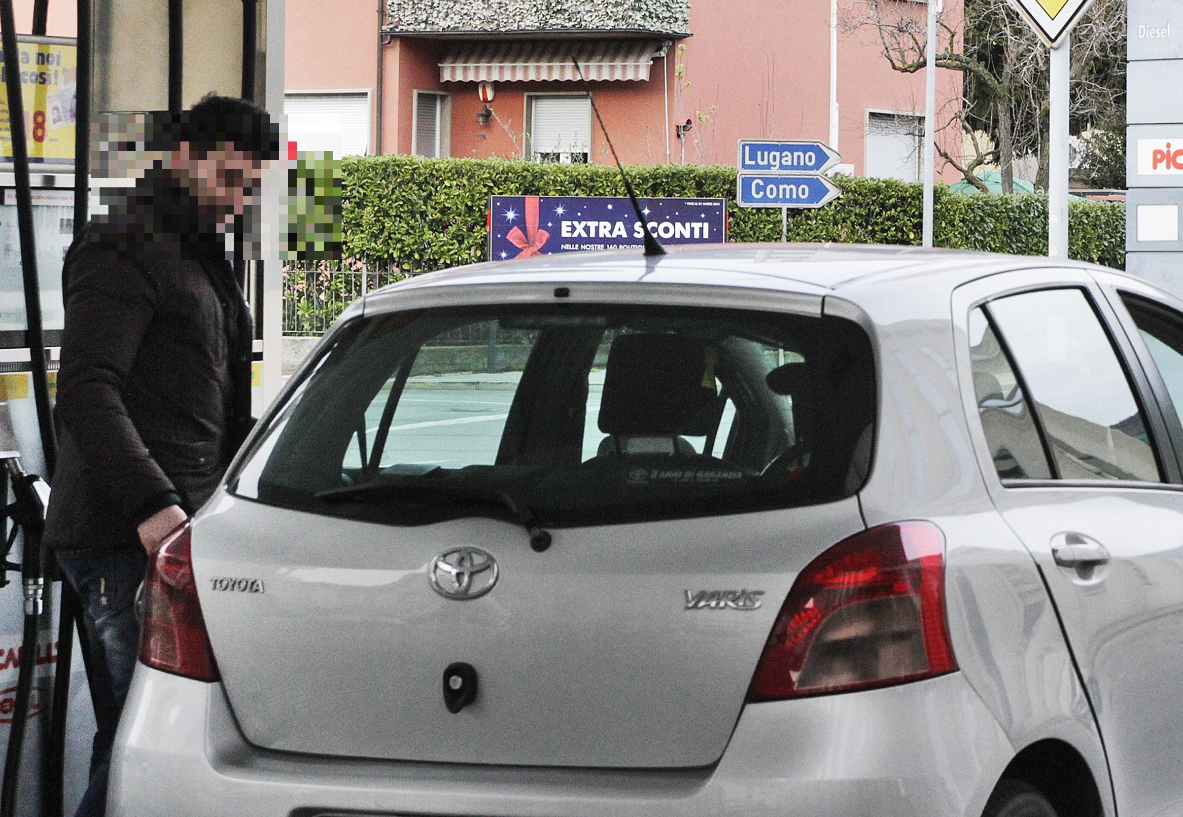 La benzina non è più conveniente: stop ai pendolari del pieno verso la Svizzera