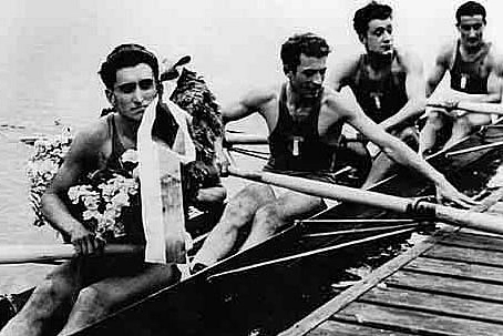 Giuseppe Moioli (in primo piano) con Franco Faggi, Giovanni Invernizzi, Elio Morille che vinsero l'oro olimpico a Londra 1948