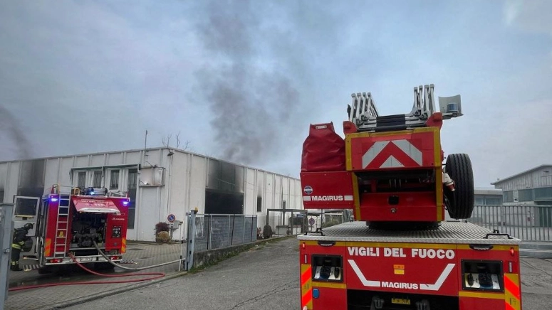 Il fumo ha invaso l'interno del fabbricato