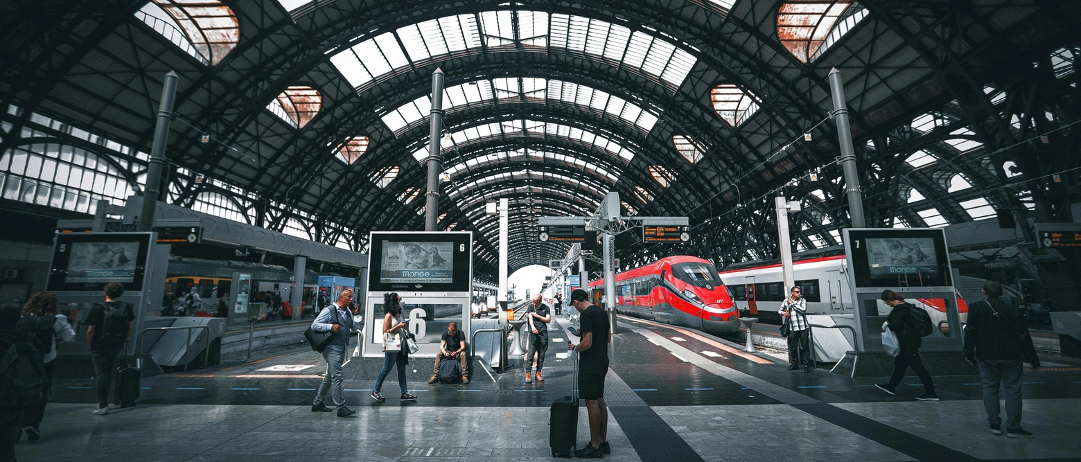 Coinvolgerà il personale di Trenitalia, Trenord e del gruppo Ferrovie dello Stato: previsti ritardi e cancellazioni. La protesta proclamata per il rinnovo del contratto di lavoro