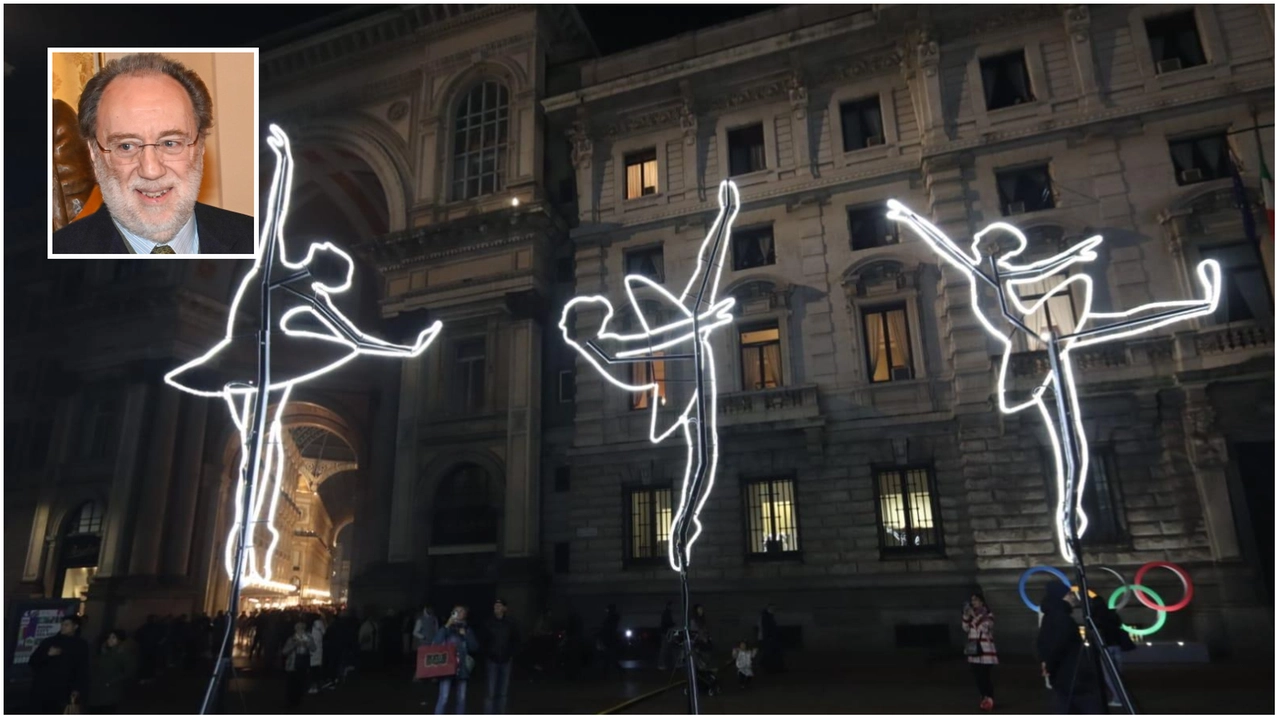 Riccardo Chailly nel riquadro. La "Ballerina sequence" davanti alla Scala di Milano