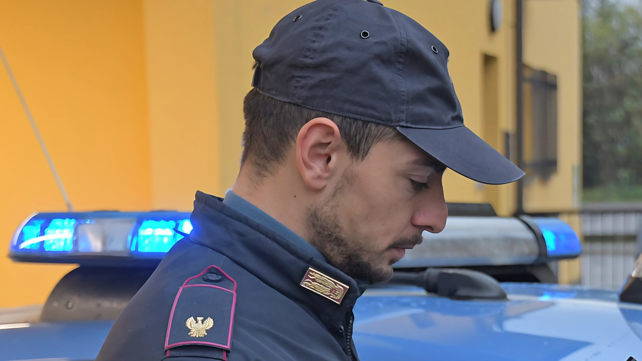 Operazione di controllo del territorio a Vigevano: 76 persone identificate, 36 mezzi controllati per prevenire reati e garantire sicurezza nei locali pubblici. Coinvolte polizia di Stato e carabinieri.