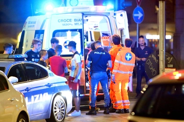 Notte di coltellate a Milano: tre aggressioni nel giro di un’ora. Una delle vittime sbudellata