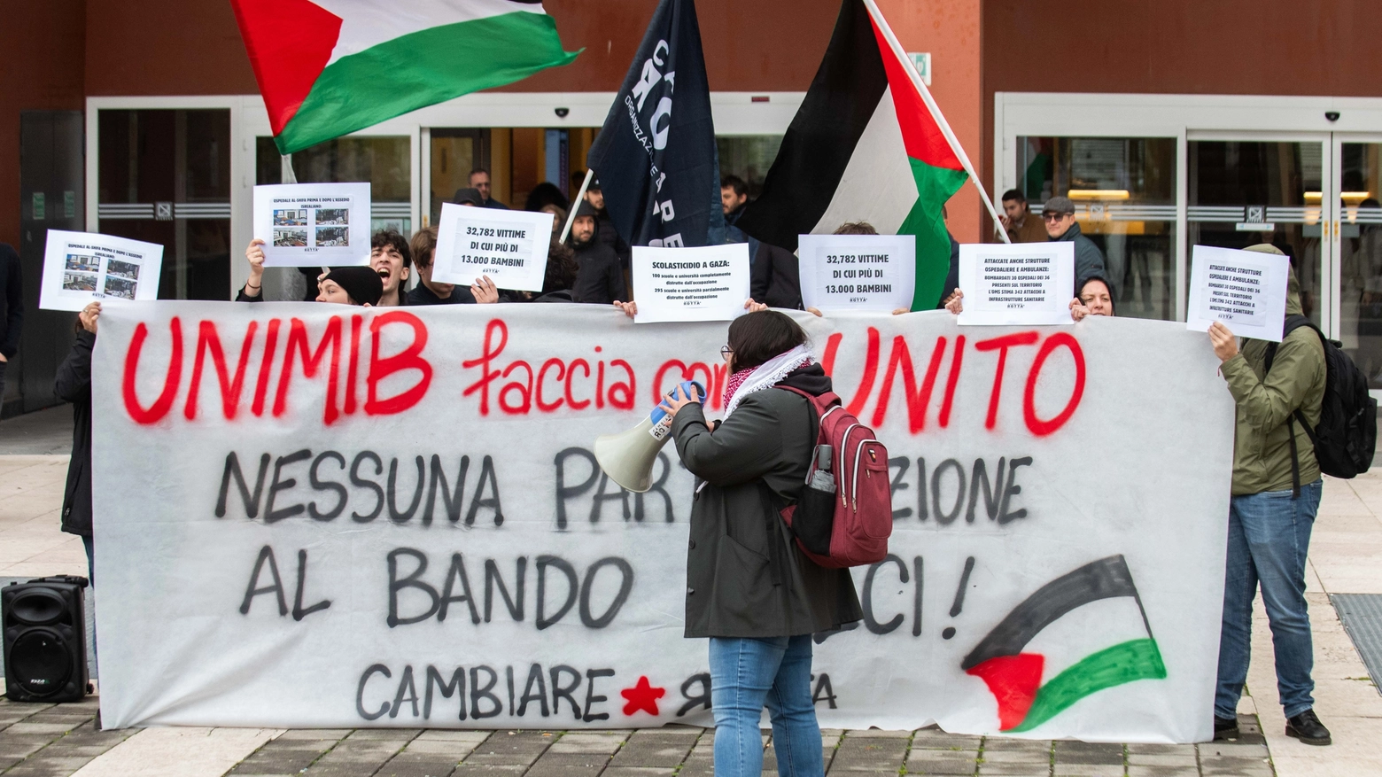 La protesta di Cambiare Rotta all'università Bicocca (Foto Fasani)