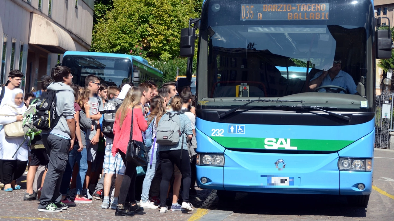 Un pullman extraurbano della municipalizzata Linee Lecco