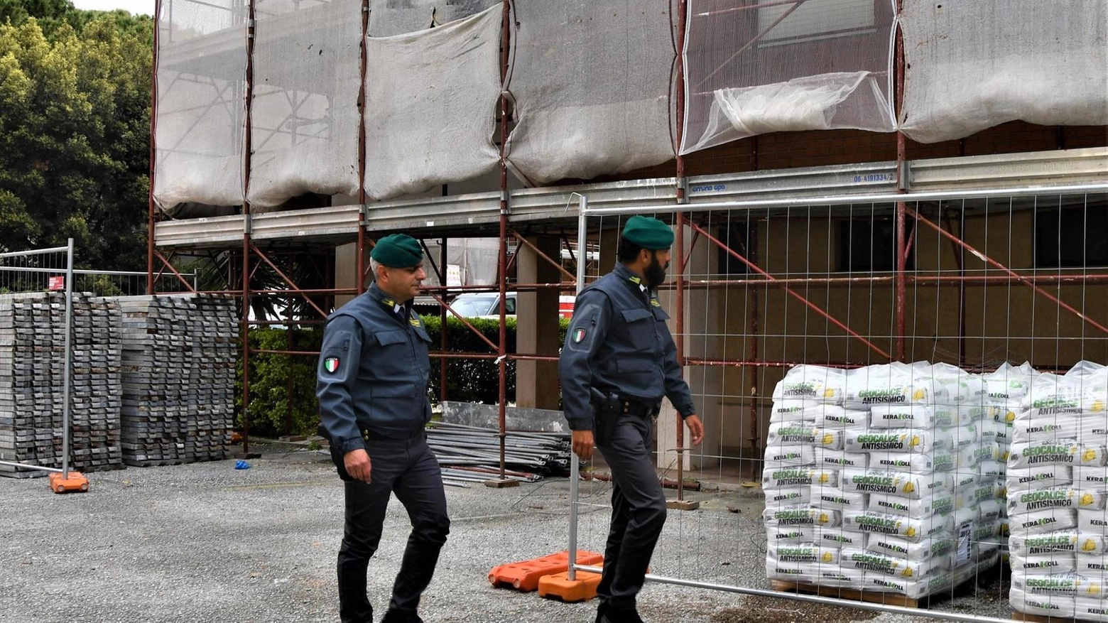 Controlli della Guardia di finanza sui cantieri (foto di repertorio)