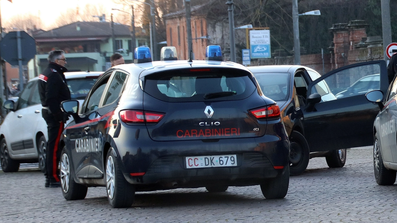 I militari hanno chiesto al sacerdote di accettare un ultimo appuntamento per la consegna di una busta con il denaro