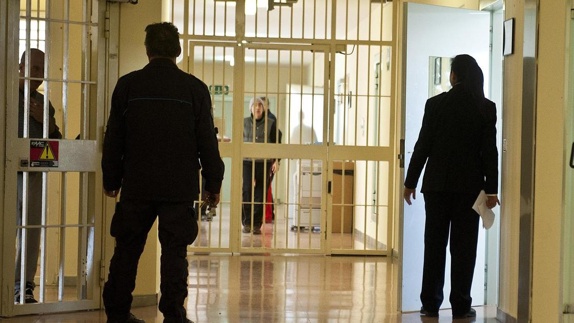 Carenze d’organico e sovraffollamento delle carceri: la polizia penitenziaria lombarda continua la protesta