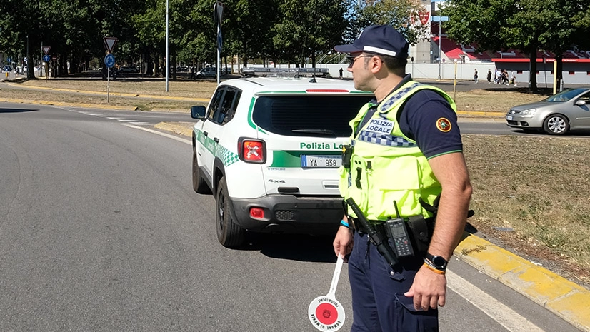 Polizia locale sul luogo dell'incidente mortale