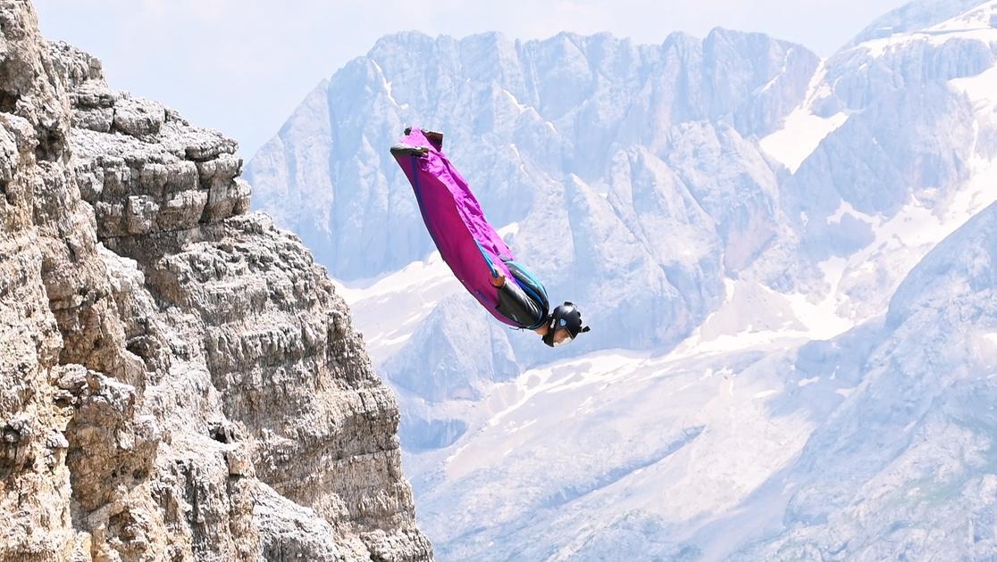 Base-jumper muore a 36 anni in val Badia, gli amici ricordano Raian Kamel: “Determinato e gentile, resterai ...