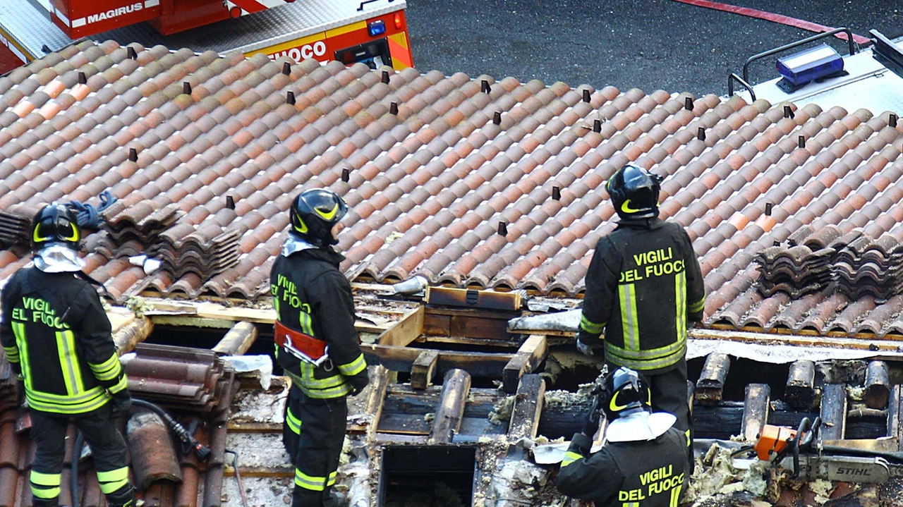 Il Distaccamento non riesce a coprire i quattro turni quotidiani con una squadra completa da cinque persone. Colpa di pensionamenti e assunzioni insufficienti. Il personale “prelevato“ e inviato in altre sedi.