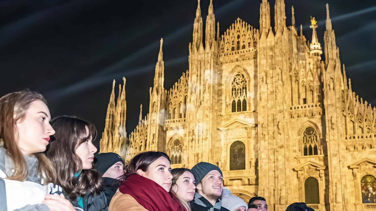 Folla in transenna durante un concerto in Piazza Duomo