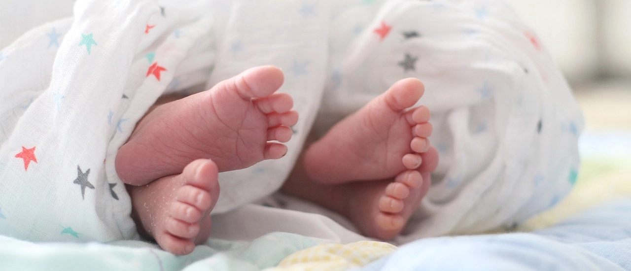 Baby boom a Milano: 20 parti in pochi giorni. Le mamme preferiscono il ‘cesareo gentile’