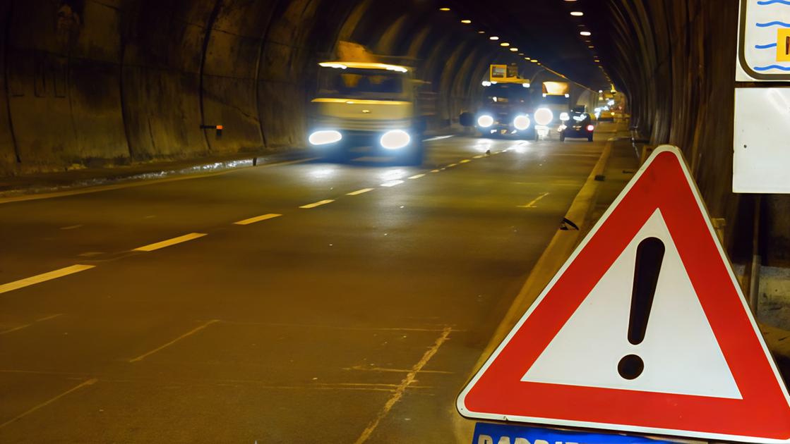 Lecco, passeggiata a piedi (anche in galleria) sulla Statale 36: bloccata una donna