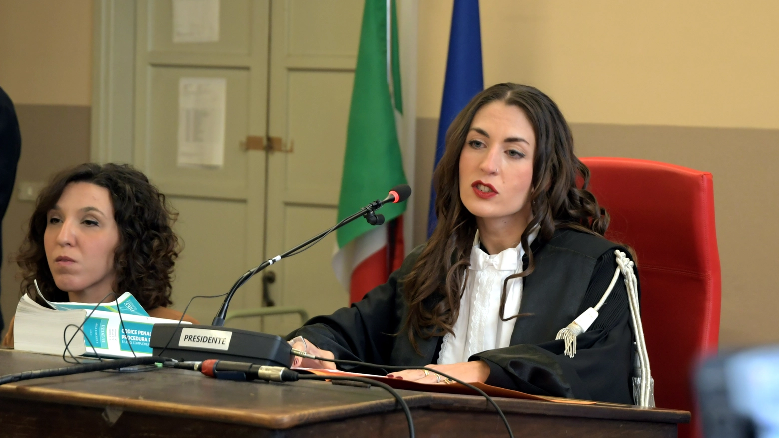 Il giudice Valentina Nevoso legge il dispositivo