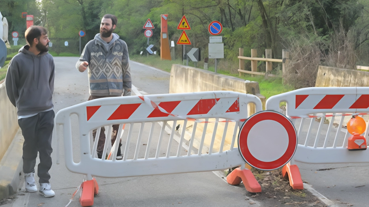 Mobilitazione a Cremona e Cremonese per l'innalzamento del livello del Po. Criticità lungo il fiume, con chiusure e interventi di Protezione civile e operatori. Disagi anche sull'autostrada A21.