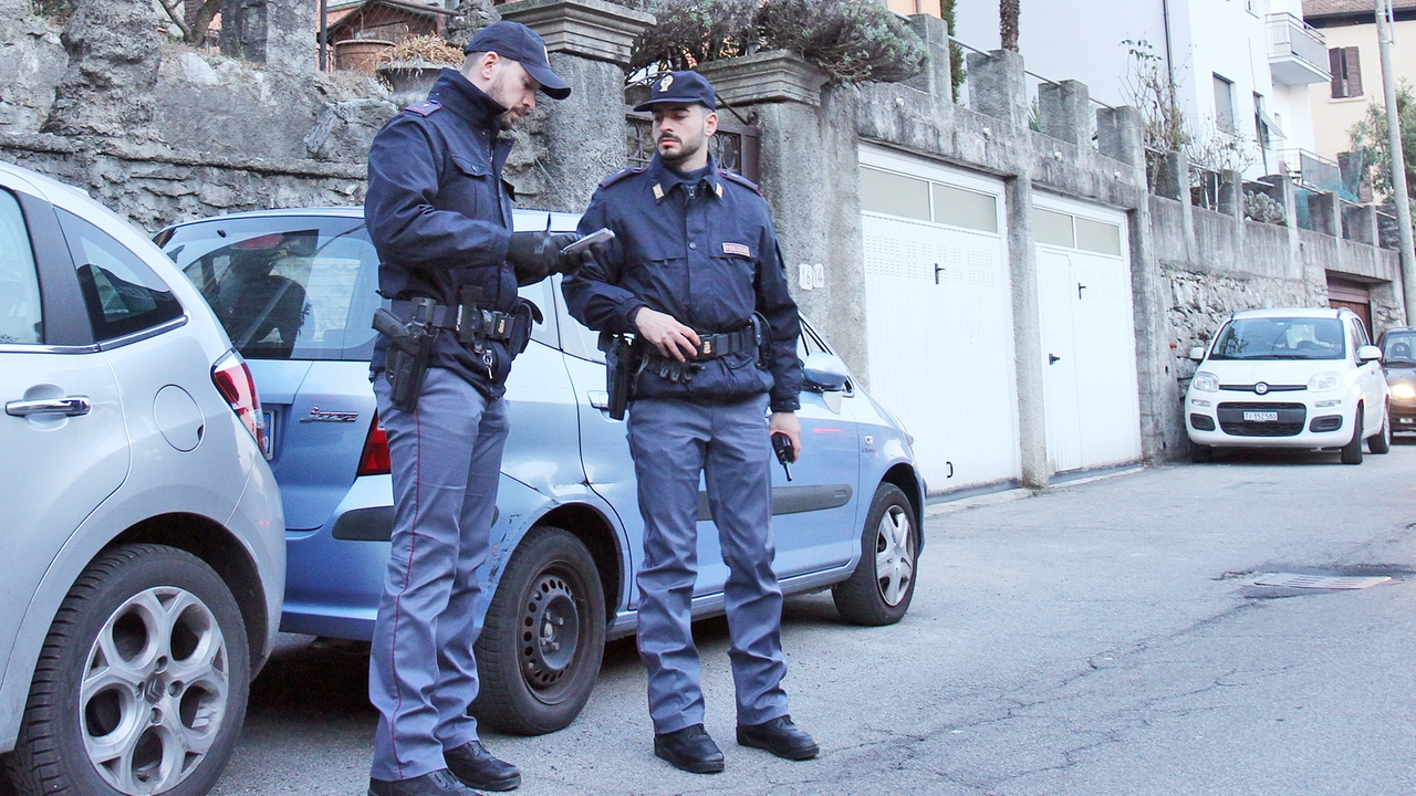 Una pattuglia della polizia di Como (Foto d'archivio)