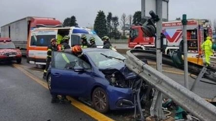 È stato probabilmente un malore a far perdere il controllo dell’auto e un uomo di 74 anni, che ieri mattina...