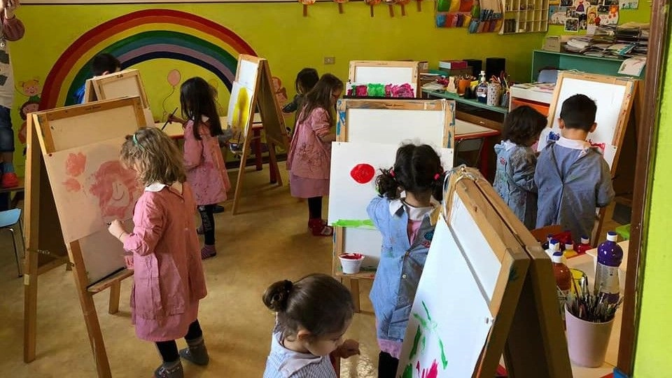 Bambini in una scuola materna (Archivio)