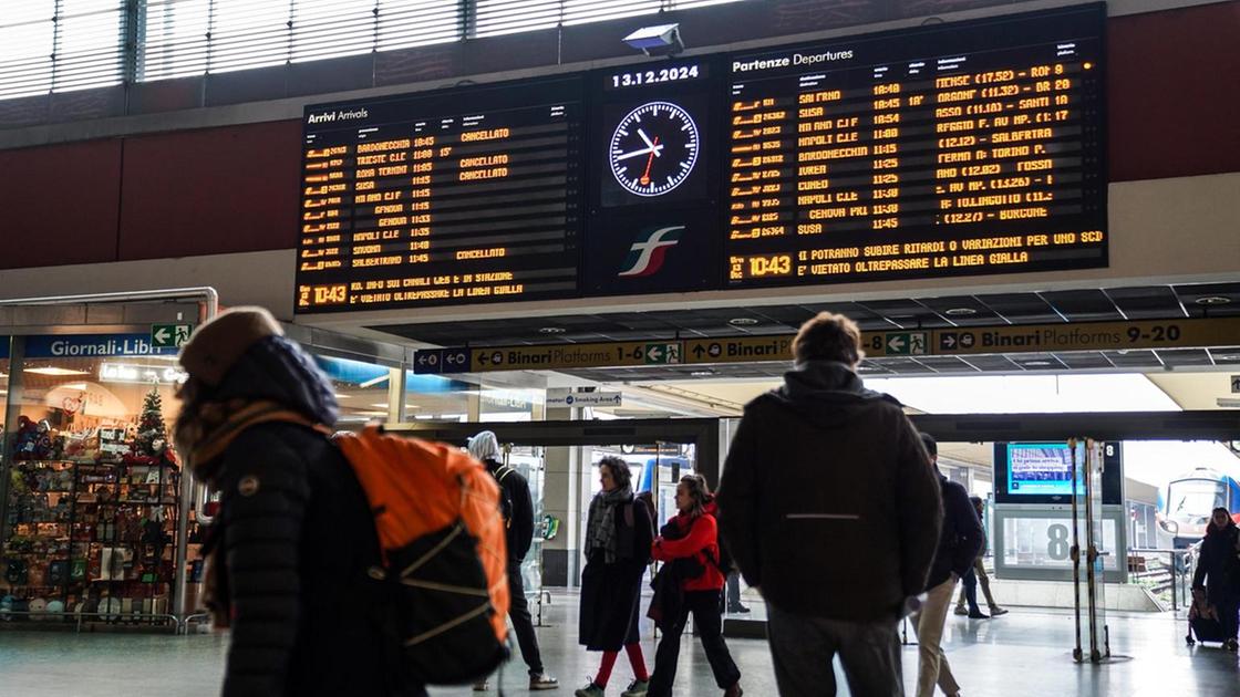 Circolazione dei treni bloccata a Milano per un guasto alla linea elettrica tra Centrale e Lambrate