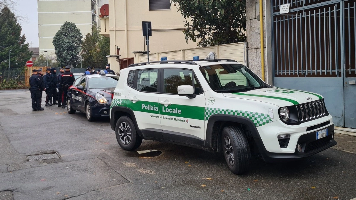 I controlli della polizia locale in viale Romagna