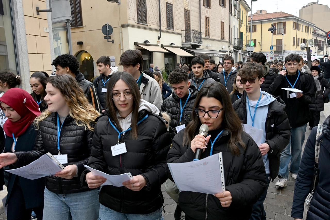 Gli studenti hanno scandito slogan e letto i nomi delle vittime delle mafie