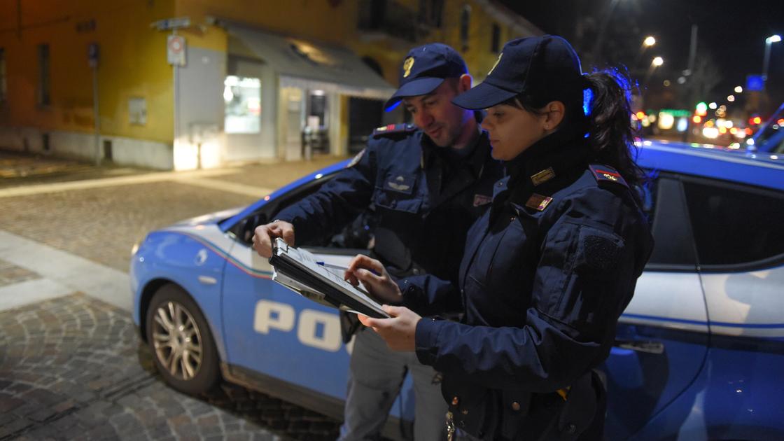 Attacco con lo spray urticante per strappare la catenina d’oro: due arresti