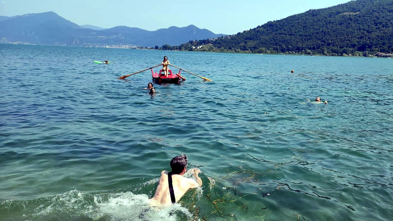 Un bagnino milanese di 21 anni ha rischiato la vita per salvare due turisti inglesi nel lago di Como a Bellano. Soccorso bellanese e Croce Rossa sono intervenuti prontamente. I tre sono stati trasferiti in ospedale. La prudenza è fondamentale in un bacino profondo come il Lario.