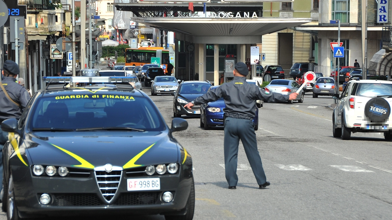 Controlli della guardia di Finanza (foto di archivio)