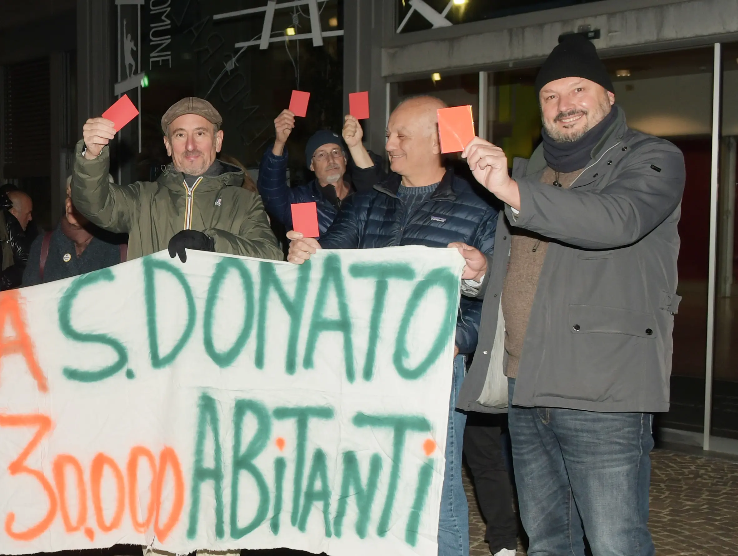 Stadio Milan a San Donato, bocciata la proposta di sospendere l’iter e scatta il cartellino rosso